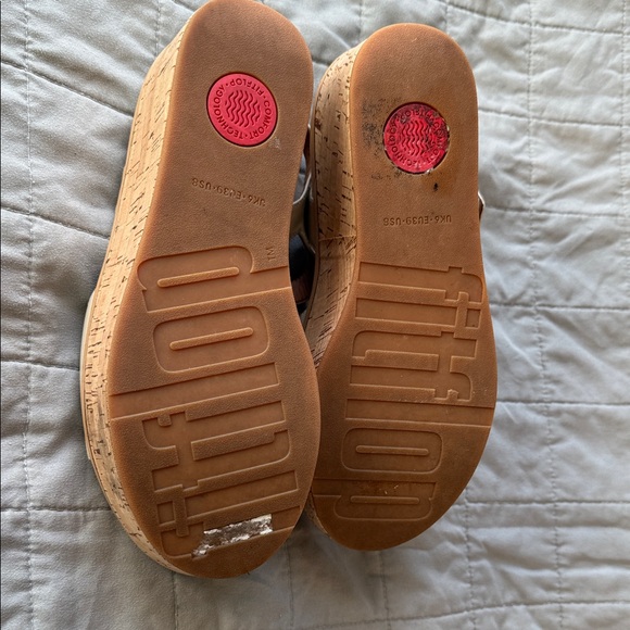 Fitflop Cream Wedge Sandals Like-New - Picture 7 of 8